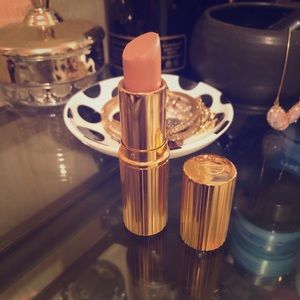 Charlotte Tilbury— K.I.S.S.I.NG. Penelope Pink